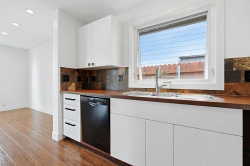 11 Beddington Green Ne, Calgary, AB - Indoor Photo Showing Kitchen With Double Sink