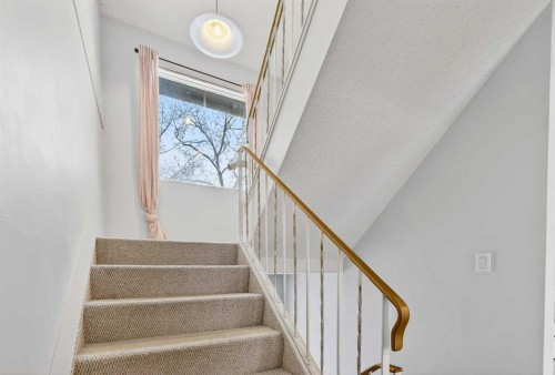 1502 Ranchlands Way Nw, Calgary, AB - Indoor Photo Showing Other Room