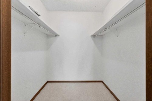 1502 Ranchlands Way Nw, Calgary, AB - Indoor With Storage