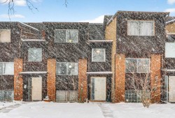 1502 Ranchlands Way NW Calgary, AB T3G 1R2