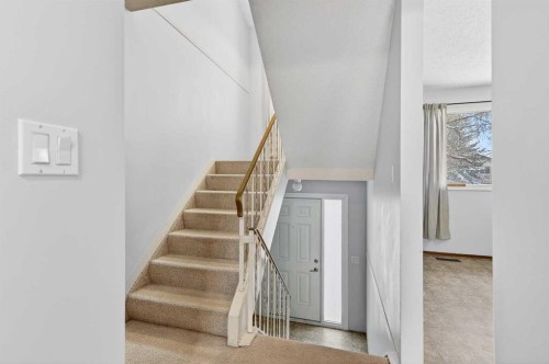 1502 Ranchlands Way Nw, Calgary, AB - Indoor Photo Showing Other Room