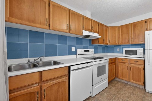 1502 Ranchlands Way Nw, Calgary, AB - Indoor Photo Showing Kitchen With Double Sink
