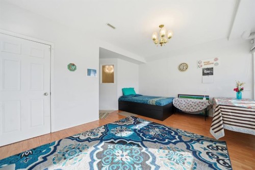 49 Royal Birch Mount Nw, Calgary, AB - Indoor Photo Showing Bedroom