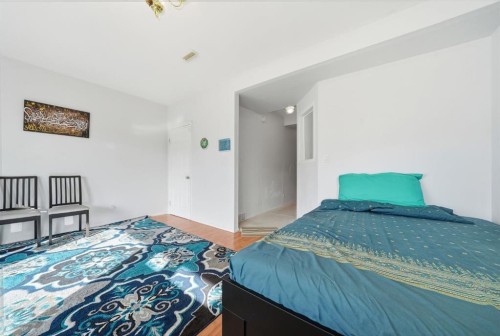 49 Royal Birch Mount Nw, Calgary, AB - Indoor Photo Showing Bedroom