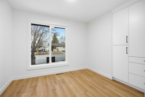 9407 Allison Drive Se, Calgary, AB - Indoor Photo Showing Other Room