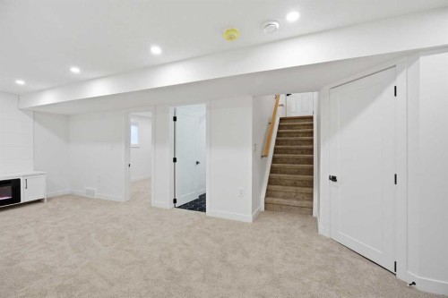 9407 Allison Drive Se, Calgary, AB - Indoor