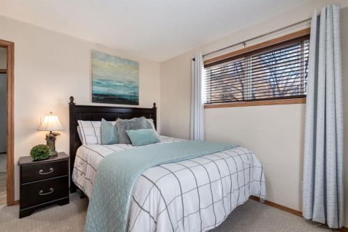 101-11 Somervale View Sw, Calgary, AB - Indoor Photo Showing Bedroom