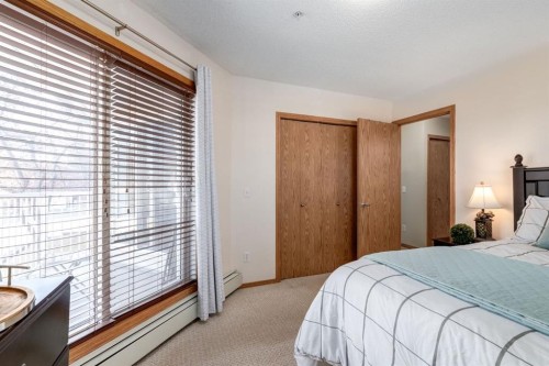 101-11 Somervale View Sw, Calgary, AB - Indoor Photo Showing Bedroom