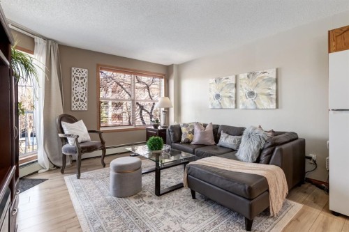 101-11 Somervale View Sw, Calgary, AB - Indoor Photo Showing Living Room