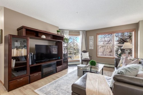 101-11 Somervale View Sw, Calgary, AB - Indoor Photo Showing Living Room
