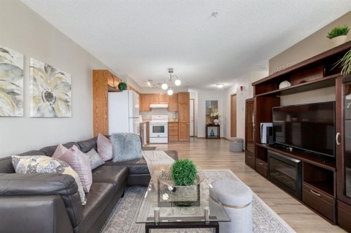 101-11 Somervale View Sw, Calgary, AB - Indoor Photo Showing Living Room