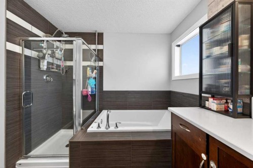 64 Panton Link Nw, Calgary, AB - Indoor Photo Showing Bathroom