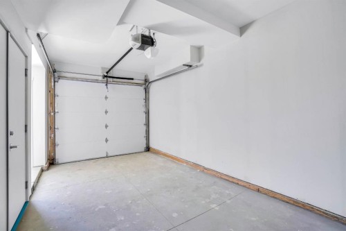304 Red Sky Villas Ne, Calgary, AB - Indoor Photo Showing Garage