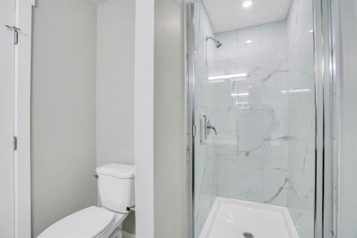 304 Red Sky Villas Ne, Calgary, AB - Indoor Photo Showing Bathroom