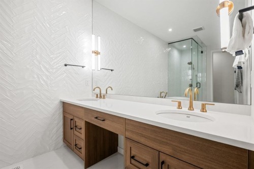 66 Savoy Landing Se, Calgary, AB - Indoor Photo Showing Bathroom