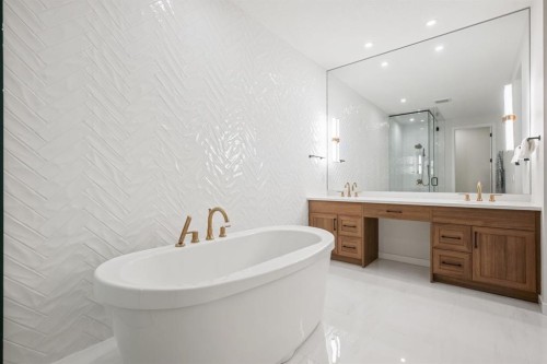 66 Savoy Landing Se, Calgary, AB - Indoor Photo Showing Bathroom