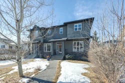 3043 28 Street SW Calgary, AB T3E 2J4
