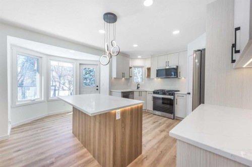307 Hamptons Mews Nw, Calgary, AB - Indoor Photo Showing Kitchen With Upgraded Kitchen