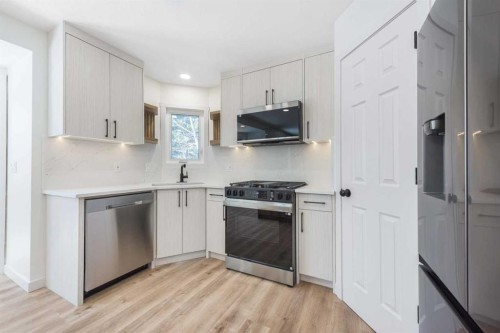 307 Hamptons Mews Nw, Calgary, AB - Indoor Photo Showing Kitchen