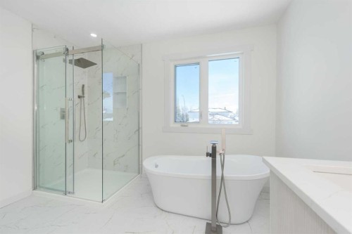 307 Hamptons Mews Nw, Calgary, AB - Indoor Photo Showing Bathroom