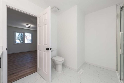 307 Hamptons Mews Nw, Calgary, AB - Indoor Photo Showing Bathroom