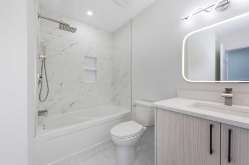 307 Hamptons Mews Nw, Calgary, AB - Indoor Photo Showing Bathroom