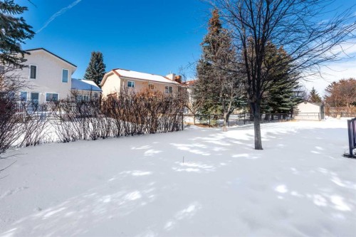 307 Hamptons Mews Nw, Calgary, AB - Outdoor