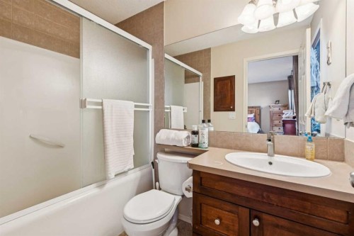 15008 Prestwick Boulevard Se, Calgary, AB - Indoor Photo Showing Bathroom
