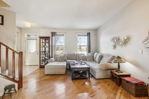 15008 Prestwick Boulevard Se, Calgary, AB - Indoor Photo Showing Living Room