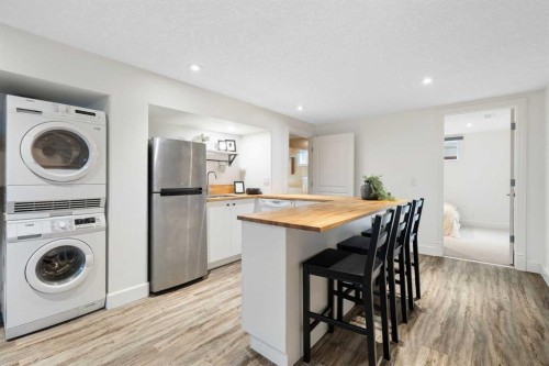 4823 Waverley Drive Sw, Calgary, AB - Indoor Photo Showing Laundry Room