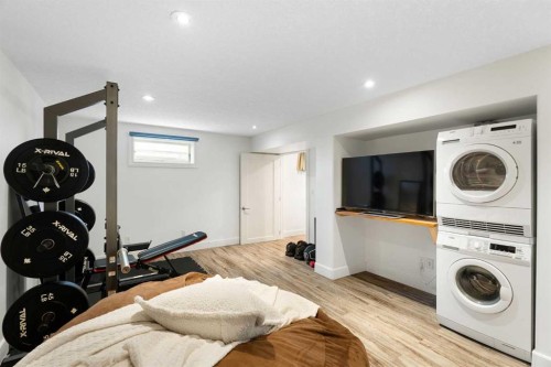 4823 Waverley Drive Sw, Calgary, AB - Indoor Photo Showing Laundry Room