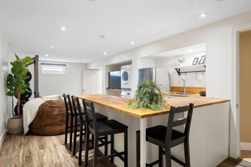 4823 Waverley Drive Sw, Calgary, AB - Indoor Photo Showing Dining Room