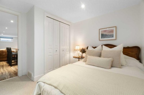 4823 Waverley Drive Sw, Calgary, AB - Indoor Photo Showing Bedroom
