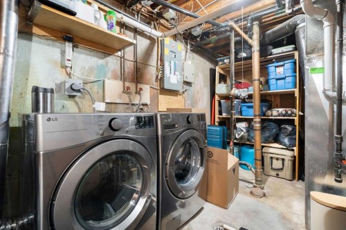 4823 Waverley Drive Sw, Calgary, AB - Indoor Photo Showing Laundry Room