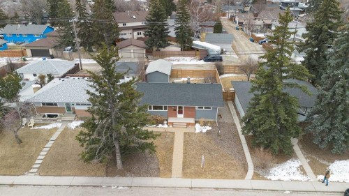4823 Waverley Drive Sw, Calgary, AB - Outdoor
