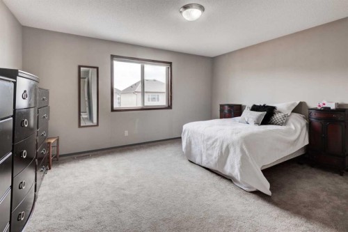 42 Everoak Green Sw, Calgary, AB - Indoor Photo Showing Bedroom