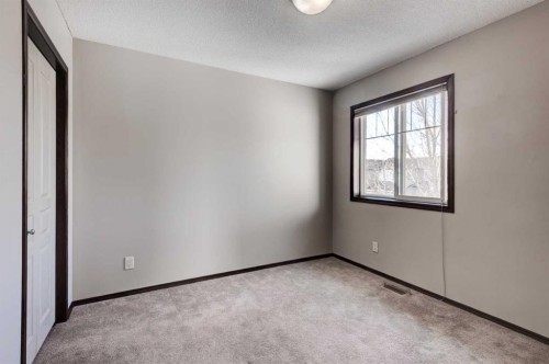 42 Everoak Green Sw, Calgary, AB - Indoor Photo Showing Other Room