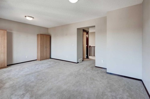 42 Everoak Green Sw, Calgary, AB - Indoor Photo Showing Other Room