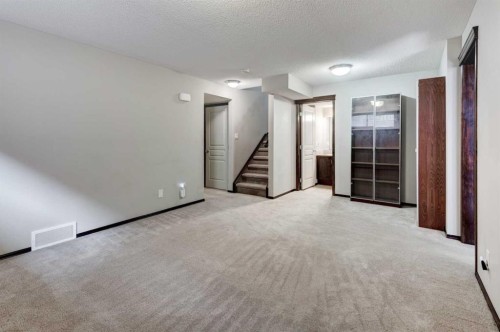 42 Everoak Green Sw, Calgary, AB - Indoor Photo Showing Other Room