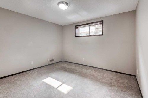 42 Everoak Green Sw, Calgary, AB - Indoor Photo Showing Other Room