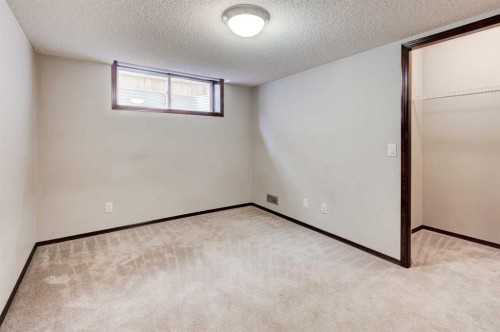 42 Everoak Green Sw, Calgary, AB - Indoor Photo Showing Other Room