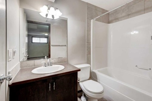 42 Everoak Green Sw, Calgary, AB - Indoor Photo Showing Bathroom
