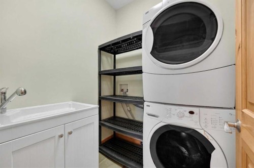 997 Wilson Way, Canmore, AB - Indoor Photo Showing Laundry Room
