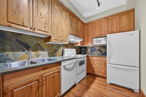 997 Wilson Way, Canmore, AB - Indoor Photo Showing Kitchen With Double Sink