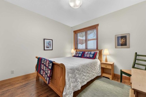 997 Wilson Way, Canmore, AB - Indoor Photo Showing Bedroom