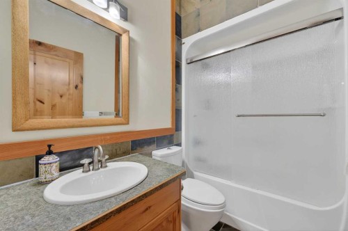 997 Wilson Way, Canmore, AB - Indoor Photo Showing Bathroom