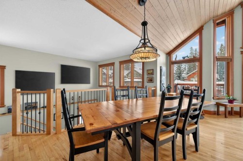 997 Wilson Way, Canmore, AB - Indoor Photo Showing Dining Room