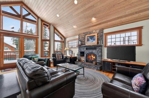 997 Wilson Way, Canmore, AB - Indoor Photo Showing Living Room With Fireplace