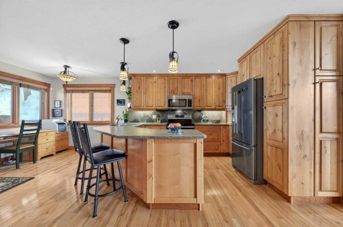 997 Wilson Way, Canmore, AB - Indoor Photo Showing Kitchen