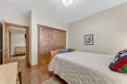 997 Wilson Way, Canmore, AB - Indoor Photo Showing Bedroom